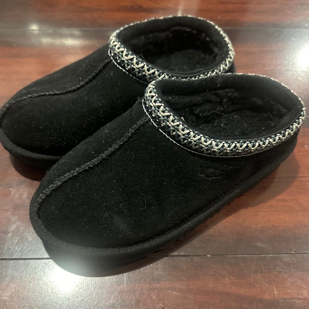 UGG Tasman Black